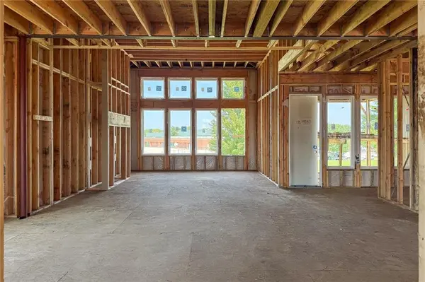 22040 W 99th TER, Lenexa, KS 66220
