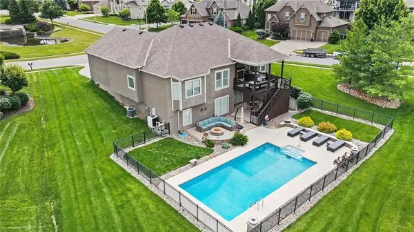 2910 NE 102nd TER, Kansas City, MO 64155