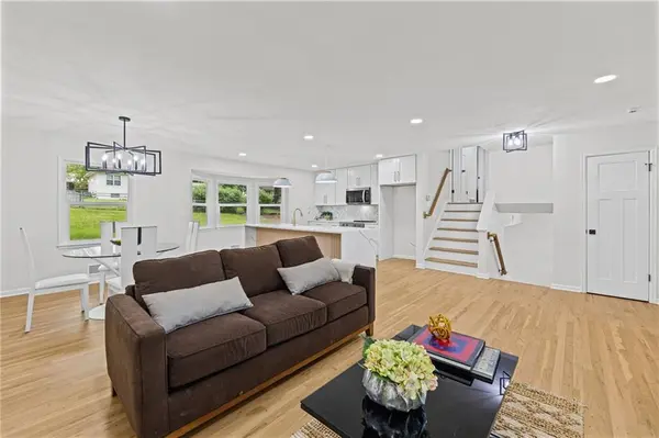 9724 Slater LN, Overland Park, KS 66212