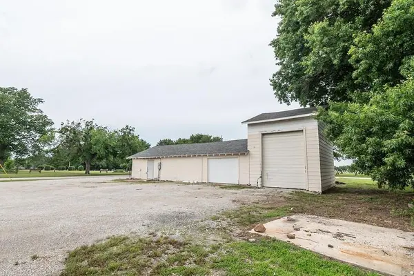 406 E Taylor AVE, Caney, KS 67333