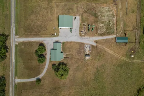 674 V HWY, Lamar, MO 64759