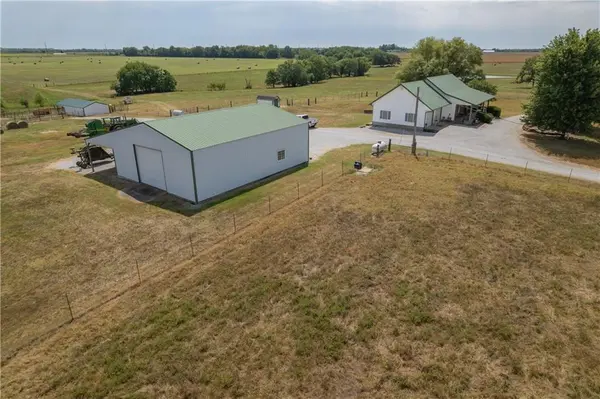 674 V HWY, Lamar, MO 64759