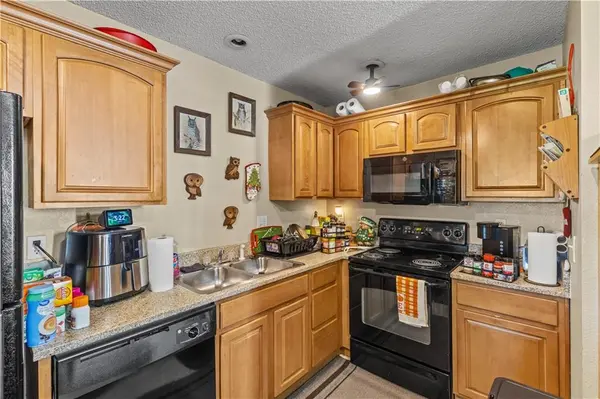 10563 E 46th TER, Kansas City, MO 64133