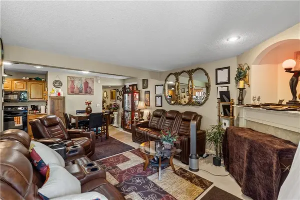 10563 E 46th TER, Kansas City, MO 64133