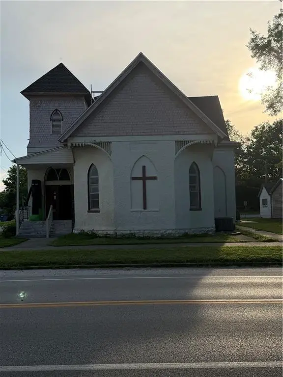 220 N MAIN ST, El Dorado Springs, MO 64744
