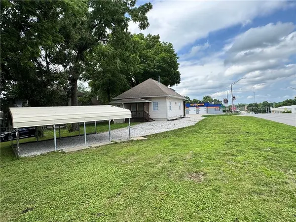 143 E Short AVE, Independence, MO 64050
