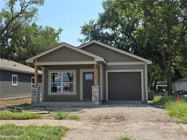 121 S Cedar ST, Ottawa, KS 66067