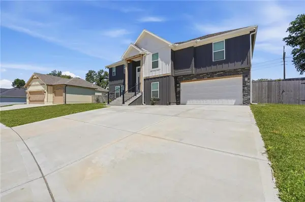 20113 Cider CT, Weston, MO 64098