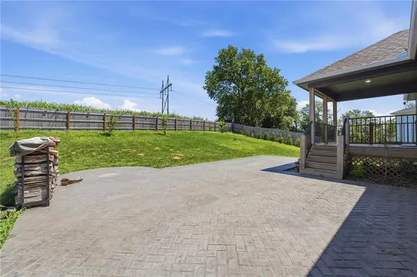 20113 Cider CT, Weston, MO 64098