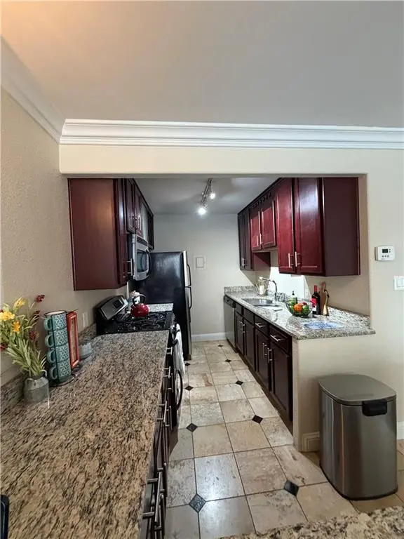 700 E 8th ST #4D, Kansas City, MO 64106