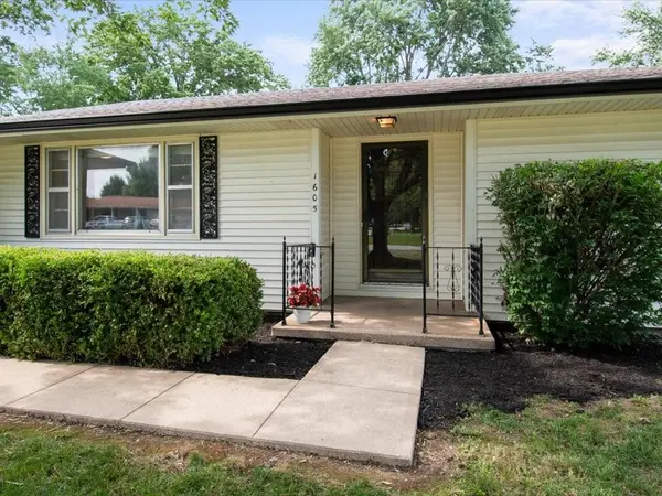 1605 E Franklin ST, Clinton, MO 64735