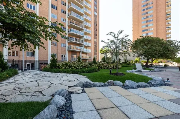 221 W 48th ST #803, Kansas City, MO 64112