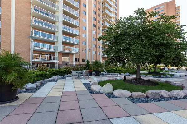 221 W 48th ST #803, Kansas City, MO 64112