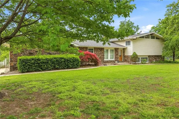 5740 E CATALPA ST, Springfield, MO 65809