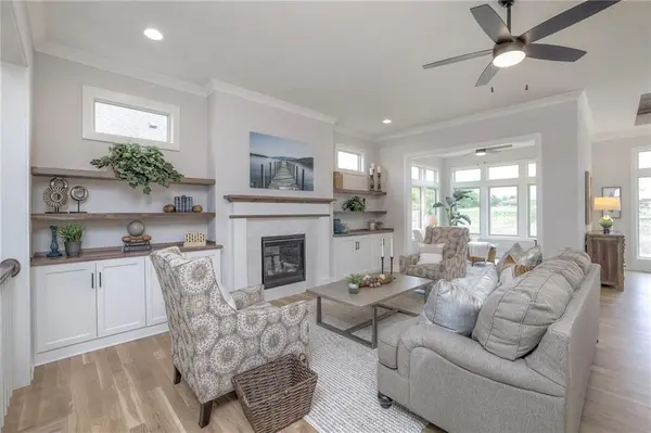 13820 Westgate ST, Overland Park, KS 66221