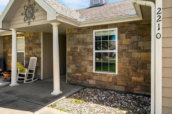 2210 E Sycamore ST, Tonganoxie, KS 66086