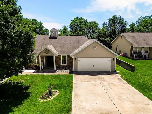 2210 E Sycamore ST, Tonganoxie, KS 66086