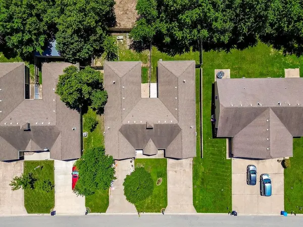 2210 E Sycamore ST, Tonganoxie, KS 66086