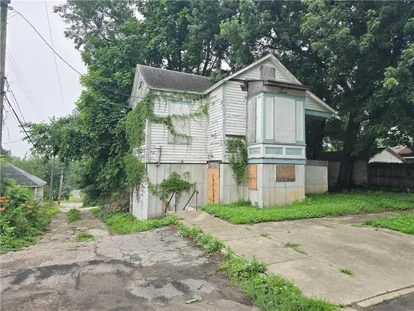 114 E Saint Paul ST, St Joseph, MO 64505