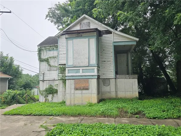 114 E Saint Paul ST, St Joseph, MO 64505