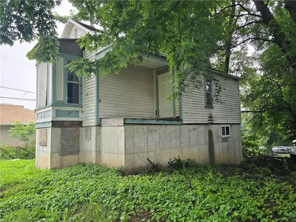 114 E Saint Paul ST, St Joseph, MO 64505