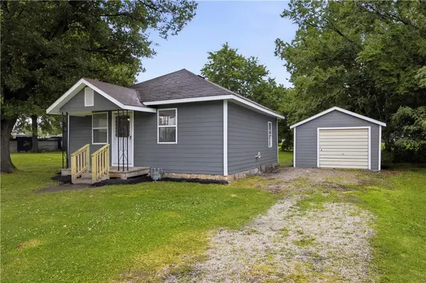 914 N 11th ST, Neodesha, KS 66757