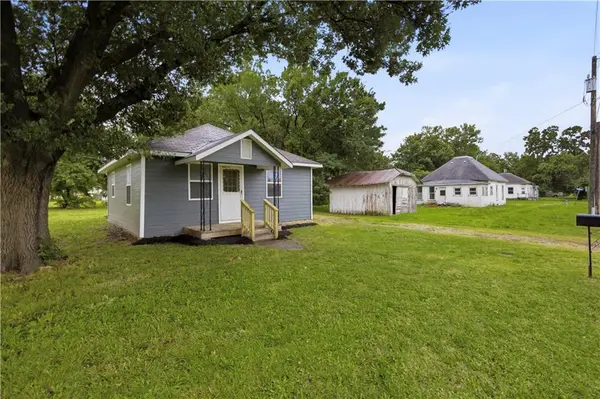 914 N 11th ST, Neodesha, KS 66757