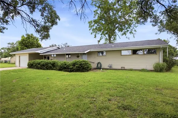 1116 N 3rd ST, Fredonia, KS 66736