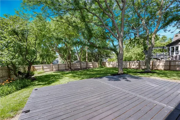 8017 W 149th ST, Overland Park, KS 66223