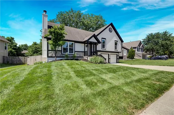 8017 W 149th ST, Overland Park, KS 66223