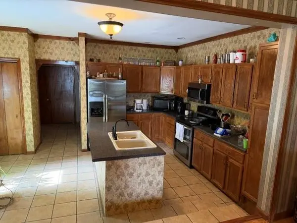 901 E 5th ST, Altamont, KS 67330