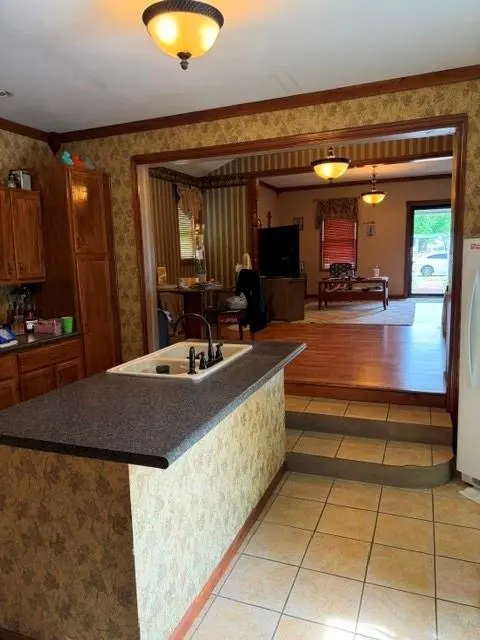 901 E 5th ST, Altamont, KS 67330