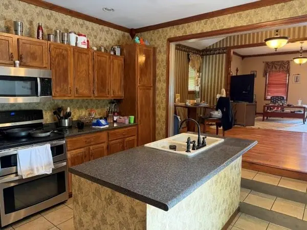 901 E 5th ST, Altamont, KS 67330