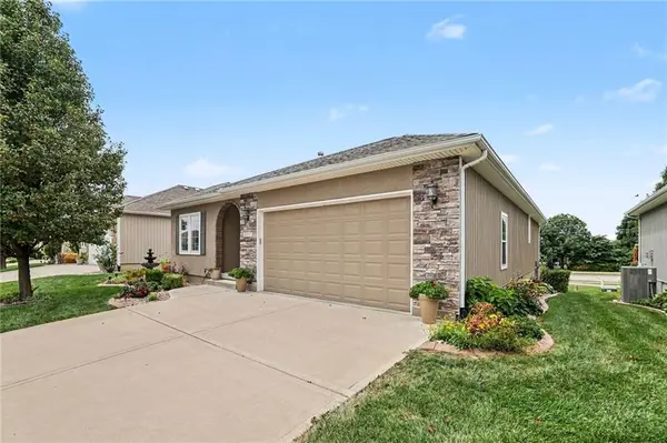 4510 SW Olympia DR, Lee's Summit, MO 64082