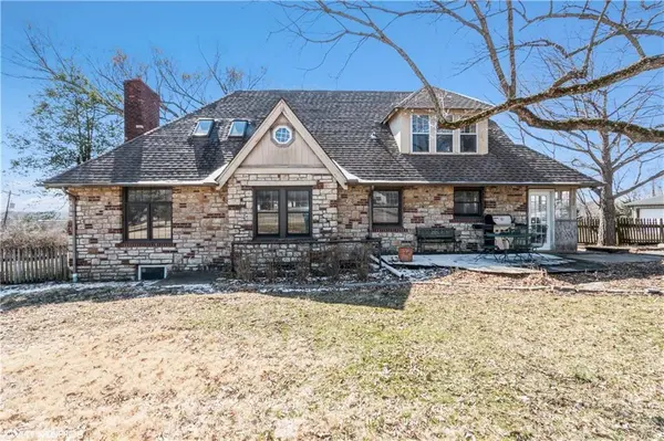 609 E 92nd TER, Kansas City, MO 64131