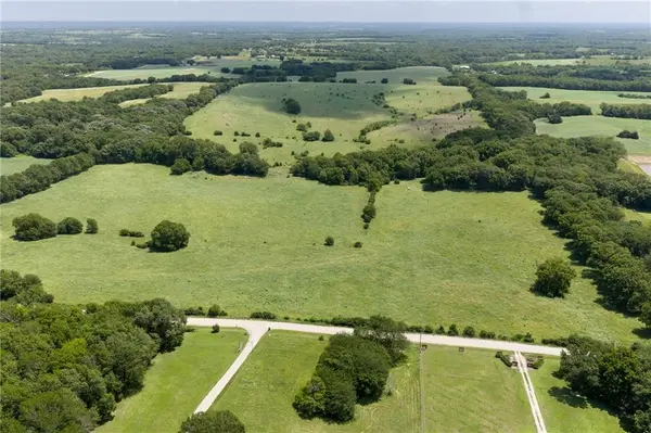 Wild Horse RD, Mclouth, KS 66054