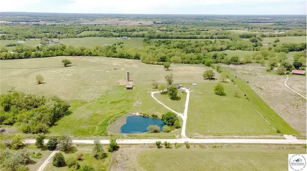 35212 S WAGONOR RD, Garden City, MO 64747