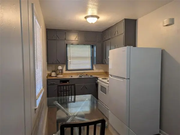 137 S FULLER ST, Independence, MO 64050