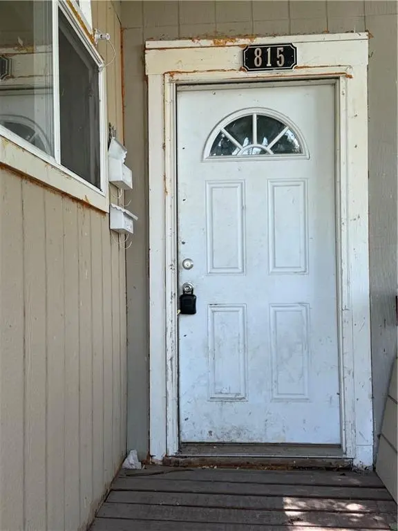 815 N 13th ST, St Joseph, MO 64501