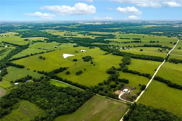921 N 100th RD, Baldwin City, KS 66006