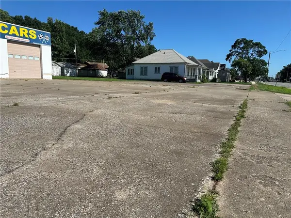 1712 N Broadway ST, Pittsburg, KS 66762