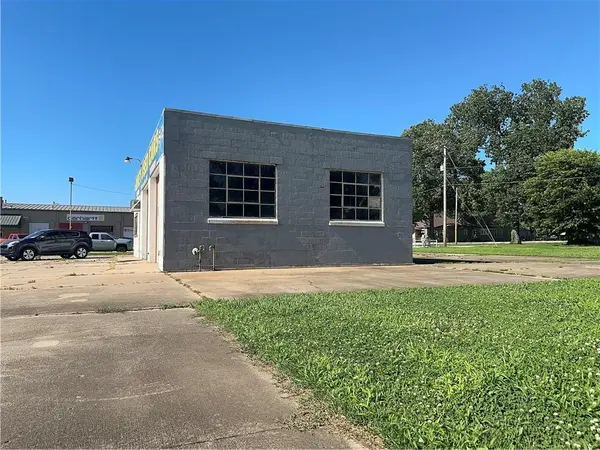 1712 N Broadway ST, Pittsburg, KS 66762