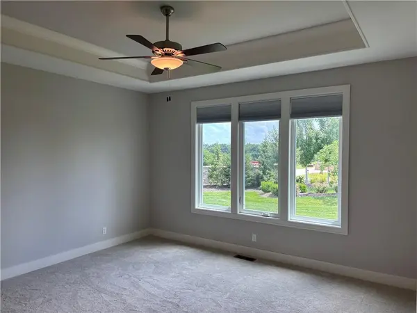 21847 W 82nd TER, Lenexa, KS 66220