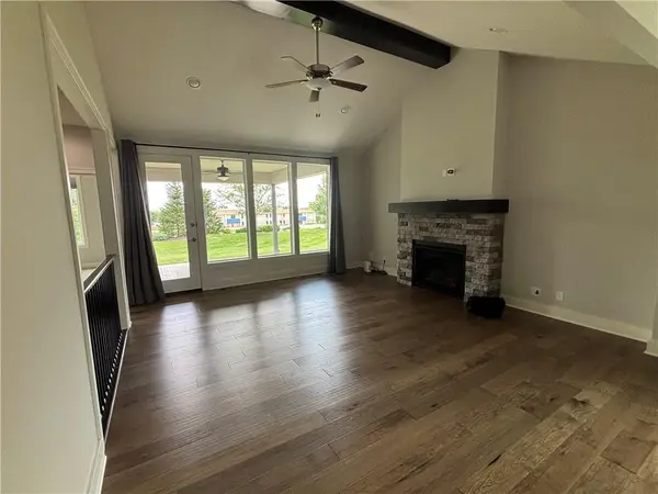 21847 W 82nd TER, Lenexa, KS 66220