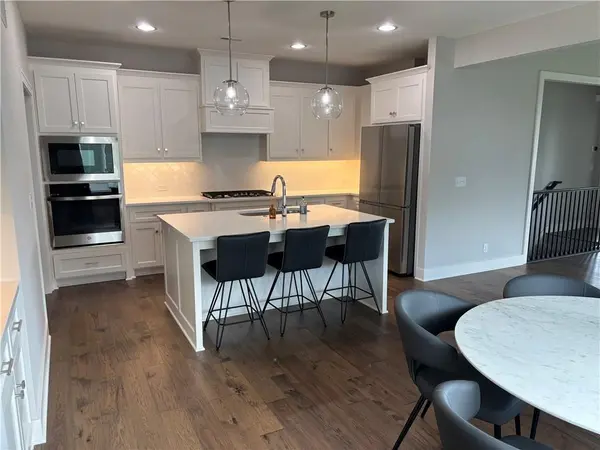 21847 W 82nd TER, Lenexa, KS 66220