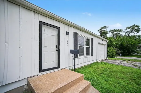 6000 E 152nd ST, Grandview, MO 64030