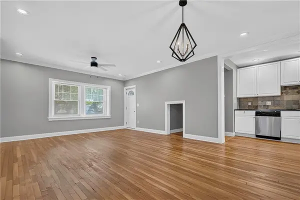 212 Emmanuel Cleaver II BLVD #E, Kansas City, MO 64112
