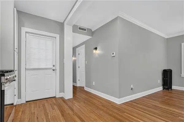 212 Emmanuel Cleaver II BLVD #E, Kansas City, MO 64112