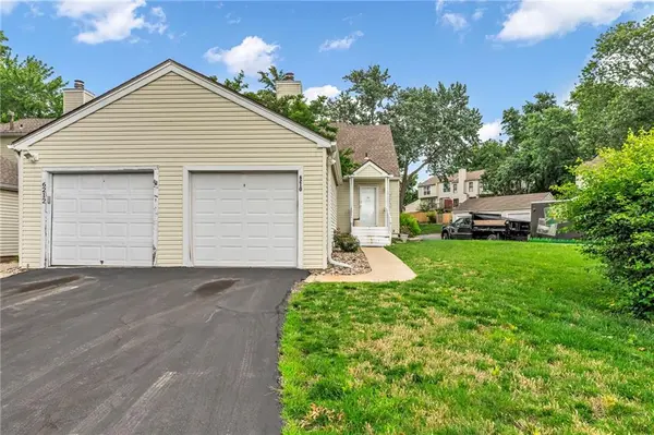 6210 NW 82nd TER, Kansas City, MO 64151