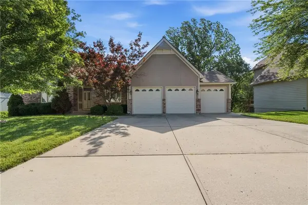 7809 N Revere DR, Kansas City, MO 64151